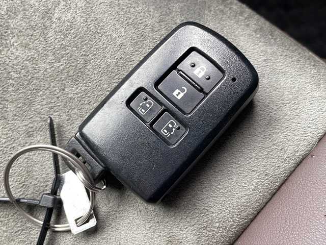 トヨタ エスクァイア Gi プレミアムパッケージ 長野県 2018(平30)年 5万km アバンギャルドブロンズメタリック ４WD/トヨタセーフティセンス/純正メーカーナブフルセグTV/バックカメラ/ETC2.0/両側パワースライドドア/ブラウンハーフレザーシート/シートヒーター /ステアリングヒーター/ドライブレコーダー/社外15インチアルミ/純正アルミ付夏タイヤ積込
