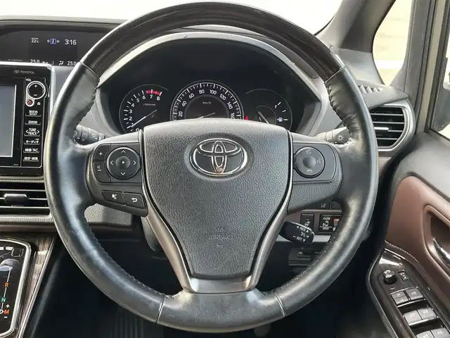 トヨタ エスクァイア Gi プレミアムパッケージ 群馬県 2018(平30)年 5万km アバンギャルドブロンズメタリック トヨタセーフティセンス/・プリクラッシュセーフティ/・オートマチックハイビーム/・レーンディパーチャーアラート/純正8インチSDナビ/　　Bluetooth/フルセグ/    FM/AM/SD/SDREC/    CD/DVD/USB/AUX/バックカメラ/クルーズコントロール/両側パワースライドドア/4WD/ブラウンハーフレザーシート/前席シートヒーター /ステアリングヒーター/ドライブレコーダー/純正15AW付夏タイヤ積込/純正フロアマット/ビルドインETC2.0