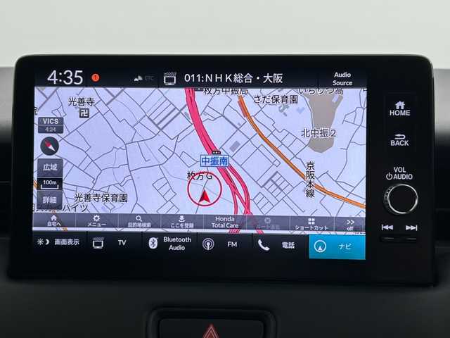 ホンダ ヴェゼル ハイブリッド e:HEV Z 大阪府 2025(令7)年 0.1万km未満 プラチナホワイトパール Honda SENSING/・衝突軽減ブレーキ（CMBS）/・誤発進抑制機能/・後方後発進抑制機能/・近距離衝突軽減ブレーキ/・歩行者事故軽減ステアリング/・路外逸脱抑制機能/・渋滞追従機能付アダプティブクルーズコントロール（ACC）/・車線維持支援システム（LKAS）/・トラフィックジャムアシスト（渋滞運転支援機能）/・先行車発進お知らせ機能/・標識認識機能/・オートハイビーム/・パーキングセンサーシステム/・急アクセル抑制機能/・アダプティブドライビングビーム/・ブラインドスポットインフォメーション/Honda CONNECTディスプレー+ETC2.0車載器(ナビゲーション連動)/ワイヤレス充電器/D/N席シートヒーター/ステアリングヒーター/純正18インチアルミホイール/フルセグTV/コーナーセンサー