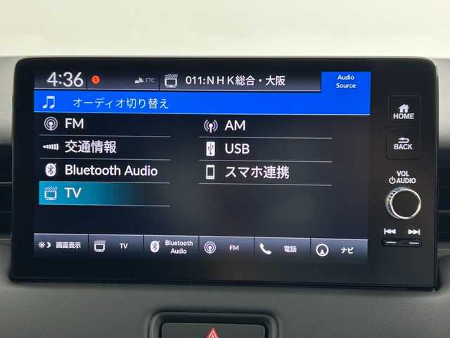 ホンダ ヴェゼル ハイブリッド e:HEV Z 大阪府 2025(令7)年 0.1万km未満 プラチナホワイトパール Honda SENSING/・衝突軽減ブレーキ（CMBS）/・誤発進抑制機能/・後方後発進抑制機能/・近距離衝突軽減ブレーキ/・歩行者事故軽減ステアリング/・路外逸脱抑制機能/・渋滞追従機能付アダプティブクルーズコントロール（ACC）/・車線維持支援システム（LKAS）/・トラフィックジャムアシスト（渋滞運転支援機能）/・先行車発進お知らせ機能/・標識認識機能/・オートハイビーム/・パーキングセンサーシステム/・急アクセル抑制機能/・アダプティブドライビングビーム/・ブラインドスポットインフォメーション/Honda CONNECTディスプレー+ETC2.0車載器(ナビゲーション連動)/ワイヤレス充電器/D/N席シートヒーター/ステアリングヒーター/純正18インチアルミホイール/フルセグTV/コーナーセンサー