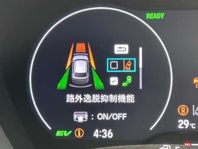 ホンダ ヴェゼル ハイブリッド e:HEV Z 大阪府 2025(令7)年 0.1万km未満 プラチナホワイトパール Honda SENSING/・衝突軽減ブレーキ（CMBS）/・誤発進抑制機能/・後方後発進抑制機能/・近距離衝突軽減ブレーキ/・歩行者事故軽減ステアリング/・路外逸脱抑制機能/・渋滞追従機能付アダプティブクルーズコントロール（ACC）/・車線維持支援システム（LKAS）/・トラフィックジャムアシスト（渋滞運転支援機能）/・先行車発進お知らせ機能/・標識認識機能/・オートハイビーム/・パーキングセンサーシステム/・急アクセル抑制機能/・アダプティブドライビングビーム/・ブラインドスポットインフォメーション/Honda CONNECTディスプレー+ETC2.0車載器(ナビゲーション連動)/ワイヤレス充電器/D/N席シートヒーター/ステアリングヒーター/純正18インチアルミホイール/フルセグTV/コーナーセンサー