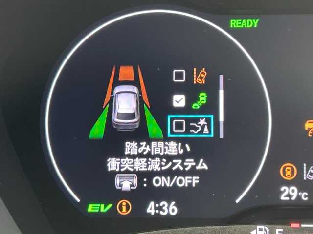 ホンダ ヴェゼル ハイブリッド e:HEV Z 大阪府 2025(令7)年 0.1万km未満 プラチナホワイトパール Honda SENSING/・衝突軽減ブレーキ（CMBS）/・誤発進抑制機能/・後方後発進抑制機能/・近距離衝突軽減ブレーキ/・歩行者事故軽減ステアリング/・路外逸脱抑制機能/・渋滞追従機能付アダプティブクルーズコントロール（ACC）/・車線維持支援システム（LKAS）/・トラフィックジャムアシスト（渋滞運転支援機能）/・先行車発進お知らせ機能/・標識認識機能/・オートハイビーム/・パーキングセンサーシステム/・急アクセル抑制機能/・アダプティブドライビングビーム/・ブラインドスポットインフォメーション/Honda CONNECTディスプレー+ETC2.0車載器(ナビゲーション連動)/ワイヤレス充電器/D/N席シートヒーター/ステアリングヒーター/純正18インチアルミホイール/フルセグTV/コーナーセンサー