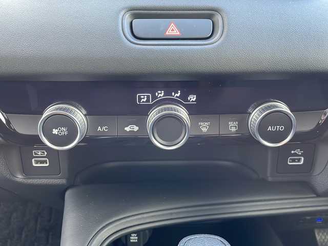 ホンダ ヴェゼル ハイブリッド e:HEV X 福岡県 2021(令3)年 2.4万km サンドカーキパール ホンダセンシング/純正９型ナビ/Bluetooth/CD/DVD/フルセグTV/バックモニター/追従クルーズコントロール/コーナーセンサー/ドライブレコーダー/ビルトインETC/純正LEDヘッドライト/オートライト/純正１８インチアルミホイール/フォグランプ/純正フロアマット/スマートキー/プッシュスタート