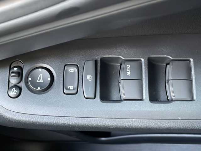 ホンダ ヴェゼル ハイブリッド e:HEV X 福岡県 2021(令3)年 2.4万km サンドカーキパール ホンダセンシング/純正９型ナビ/Bluetooth/CD/DVD/フルセグTV/バックモニター/追従クルーズコントロール/コーナーセンサー/ドライブレコーダー/ビルトインETC/純正LEDヘッドライト/オートライト/純正１８インチアルミホイール/フォグランプ/純正フロアマット/スマートキー/プッシュスタート