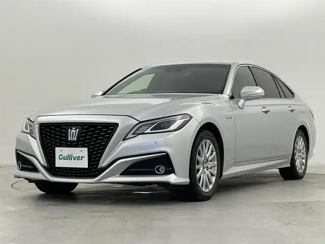 トヨタ クラウン ハイブリッド S 群馬県 2019(平31)年 8.9万km シルバーM T-Conect 8インチナビ(遠視点ディスプレイ)/・フルセグTV/FM/AM/USB/AUX/CD/DVD/バックカメラ/Bluetooth/Miracast/＝＝＝＝＝＝＝＝＝＝＝＝＝＝/Toyota Safety Sence/・プリクラッシュセーフティ/・レーントレーシングアシスト/・レーダークルーズコントロール/・ロードサインアシスト/・アダプティブハイビームシステム/・オートマチックハイビーム/インテリジェントクリアランスソナー/前席パワーシート/前席シートヒーター/ステアリングヒーターステアリングスイッチ/LEDヘッドライト/LEDフォグランプ/前方ドライブレコーダー/パドルシフト/プッシュスタート/スマートキー