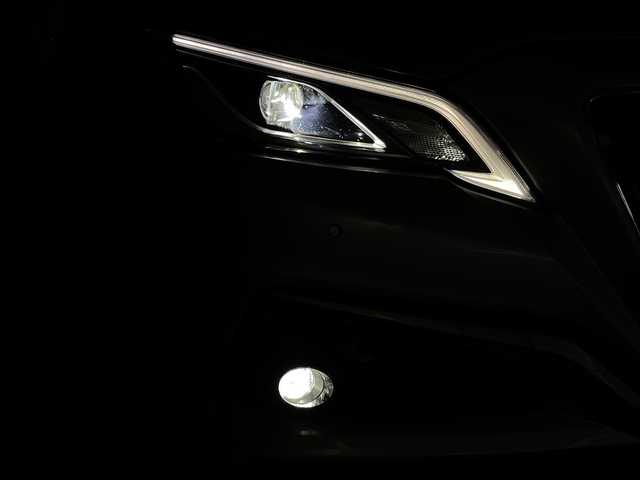 トヨタ クラウン ハイブリッド S 群馬県 2019(平31)年 8.9万km シルバーM T-Conect 8インチナビ(遠視点ディスプレイ)/・フルセグTV/FM/AM/USB/AUX/CD/DVD/バックカメラ/Bluetooth/Miracast/＝＝＝＝＝＝＝＝＝＝＝＝＝＝/Toyota Safety Sence/・プリクラッシュセーフティ/・レーントレーシングアシスト/・レーダークルーズコントロール/・ロードサインアシスト/・アダプティブハイビームシステム/・オートマチックハイビーム/インテリジェントクリアランスソナー/前席パワーシート/前席シートヒーター/ステアリングヒーターステアリングスイッチ/LEDヘッドライト/LEDフォグランプ/前方ドライブレコーダー/パドルシフト/プッシュスタート/スマートキー