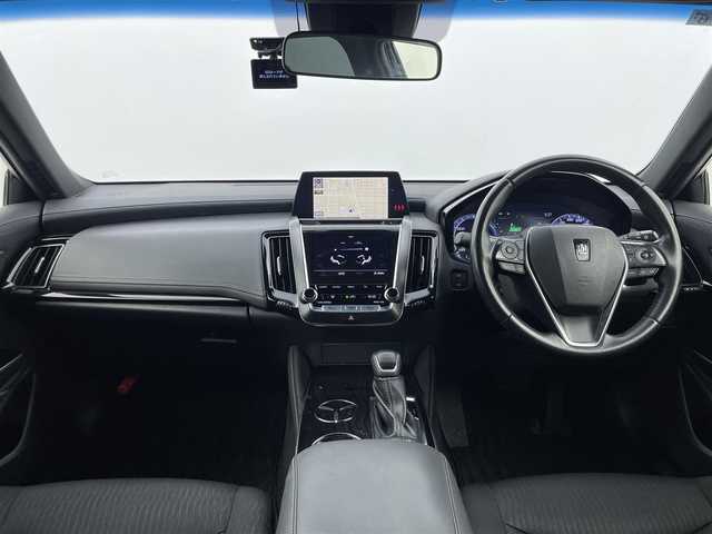 トヨタ クラウン ハイブリッド S 群馬県 2019(平31)年 8.9万km シルバーM T-Conect 8インチナビ(遠視点ディスプレイ)/・フルセグTV/FM/AM/USB/AUX/CD/DVD/バックカメラ/Bluetooth/Miracast/＝＝＝＝＝＝＝＝＝＝＝＝＝＝/Toyota Safety Sence/・プリクラッシュセーフティ/・レーントレーシングアシスト/・レーダークルーズコントロール/・ロードサインアシスト/・アダプティブハイビームシステム/・オートマチックハイビーム/インテリジェントクリアランスソナー/前席パワーシート/前席シートヒーター/ステアリングヒーターステアリングスイッチ/LEDヘッドライト/LEDフォグランプ/前方ドライブレコーダー/パドルシフト/プッシュスタート/スマートキー