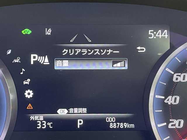 トヨタ クラウン ハイブリッド S 群馬県 2019(平31)年 8.9万km シルバーM T-Conect 8インチナビ(遠視点ディスプレイ)/・フルセグTV/FM/AM/USB/AUX/CD/DVD/バックカメラ/Bluetooth/Miracast/＝＝＝＝＝＝＝＝＝＝＝＝＝＝/Toyota Safety Sence/・プリクラッシュセーフティ/・レーントレーシングアシスト/・レーダークルーズコントロール/・ロードサインアシスト/・アダプティブハイビームシステム/・オートマチックハイビーム/インテリジェントクリアランスソナー/前席パワーシート/前席シートヒーター/ステアリングヒーターステアリングスイッチ/LEDヘッドライト/LEDフォグランプ/前方ドライブレコーダー/パドルシフト/プッシュスタート/スマートキー