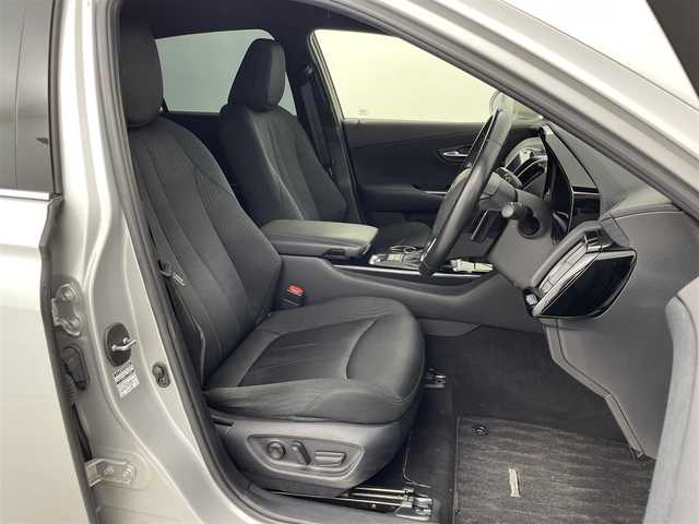 トヨタ クラウン ハイブリッド S 群馬県 2019(平31)年 8.9万km シルバーM T-Conect 8インチナビ(遠視点ディスプレイ)/・フルセグTV/FM/AM/USB/AUX/CD/DVD/バックカメラ/Bluetooth/Miracast/＝＝＝＝＝＝＝＝＝＝＝＝＝＝/Toyota Safety Sence/・プリクラッシュセーフティ/・レーントレーシングアシスト/・レーダークルーズコントロール/・ロードサインアシスト/・アダプティブハイビームシステム/・オートマチックハイビーム/インテリジェントクリアランスソナー/前席パワーシート/前席シートヒーター/ステアリングヒーターステアリングスイッチ/LEDヘッドライト/LEDフォグランプ/前方ドライブレコーダー/パドルシフト/プッシュスタート/スマートキー