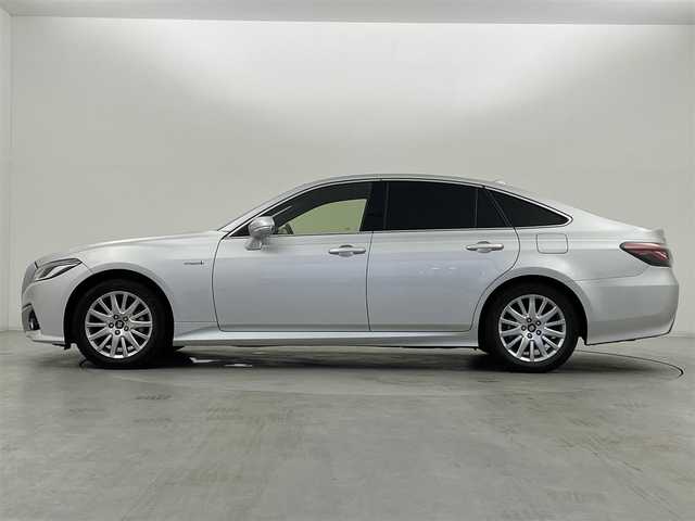 トヨタ クラウン ハイブリッド S 群馬県 2019(平31)年 8.9万km シルバーM T-Conect 8インチナビ(遠視点ディスプレイ)/・フルセグTV/FM/AM/USB/AUX/CD/DVD/バックカメラ/Bluetooth/Miracast/＝＝＝＝＝＝＝＝＝＝＝＝＝＝/Toyota Safety Sence/・プリクラッシュセーフティ/・レーントレーシングアシスト/・レーダークルーズコントロール/・ロードサインアシスト/・アダプティブハイビームシステム/・オートマチックハイビーム/インテリジェントクリアランスソナー/前席パワーシート/前席シートヒーター/ステアリングヒーターステアリングスイッチ/LEDヘッドライト/LEDフォグランプ/前方ドライブレコーダー/パドルシフト/プッシュスタート/スマートキー