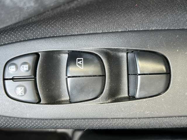 日産 セレナ ハイウェイスター Sエディション 沖縄県 2016(平28)年 8.2万km ブリリアントホワイトパール 純正オプションナビ/フルセグＴＶ/オーディオ（Ｂｌｕｅｔｏｏｔｈ、ＤＶＤ、ＣＤ、ＤＶＤ）/バックカメラ/ＥＴＣ/片側パワースライドドア/スマートキー/プッシュスタート/フォグライト