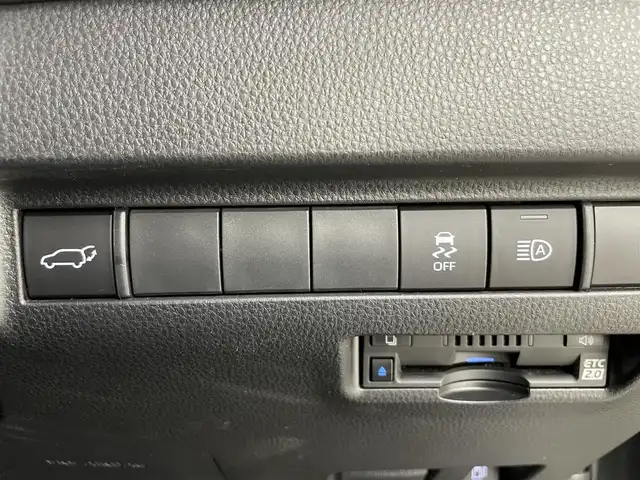 トヨタ ハリアー ハイブリッド Z 富山県 2021(令3)年 4万km プレシャスブラックパール １オーナー/JBLプレミアムサウンド/12.3インチメーカーナビ（bluetooth）/フルセグTV/バックカメラ/前後コーナーセンサー/ビルトインETC/ヘッドアップディスプレイ/パワーバックドア（フットオープン）/ハーフレザー/運転席パワーシート/ACC/プリクラッシュセーフティ/ブラインドスポットモニター/レーンキープ（センタートレース、操舵支援）/先行車発進告知/リヤクロストラフィックアラート/デジタルインナーミラー/ドライビングモード切替（スポーツ／ノーマル／エコ）/オートホールド/オートライト/LEDヘッドライト/フォグ/横滑防止装置/純正マット/保証書、取説