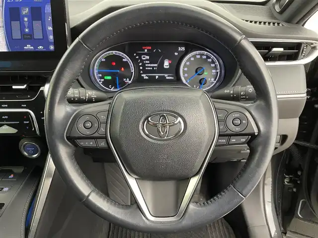 トヨタ ハリアー ハイブリッド Z 富山県 2021(令3)年 4万km プレシャスブラックパール １オーナー/JBLプレミアムサウンド/12.3インチメーカーナビ（bluetooth）/フルセグTV/バックカメラ/前後コーナーセンサー/ビルトインETC/ヘッドアップディスプレイ/パワーバックドア（フットオープン）/ハーフレザー/運転席パワーシート/ACC/プリクラッシュセーフティ/ブラインドスポットモニター/レーンキープ（センタートレース、操舵支援）/先行車発進告知/リヤクロストラフィックアラート/デジタルインナーミラー/ドライビングモード切替（スポーツ／ノーマル／エコ）/オートホールド/オートライト/LEDヘッドライト/フォグ/横滑防止装置/純正マット/保証書、取説