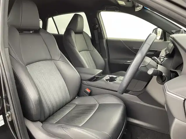 トヨタ ハリアー ハイブリッド Z 富山県 2021(令3)年 4万km プレシャスブラックパール １オーナー/JBLプレミアムサウンド/12.3インチメーカーナビ（bluetooth）/フルセグTV/バックカメラ/前後コーナーセンサー/ビルトインETC/ヘッドアップディスプレイ/パワーバックドア（フットオープン）/ハーフレザー/運転席パワーシート/ACC/プリクラッシュセーフティ/ブラインドスポットモニター/レーンキープ（センタートレース、操舵支援）/先行車発進告知/リヤクロストラフィックアラート/デジタルインナーミラー/ドライビングモード切替（スポーツ／ノーマル／エコ）/オートホールド/オートライト/LEDヘッドライト/フォグ/横滑防止装置/純正マット/保証書、取説