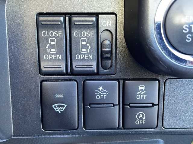 トヨタ ルーミー カスタムG S 岩手県 2017(平29)年 5.1万km ブラックマイカメタリック スマートアシスト/社外SDナビ/フルセグTV/バックカメラ/ETC/両側パワースライドドア/寒冷地仕様/純正エンジンスターター/クルーズコントロール/衝突被害軽減ブレーキ/横滑り防止装置/コーナーセンサー/アイドリングストップ/オートライト/LEDヘッドライト/フォグランプ/スマートキー/プッシュスタート/電動格納ミラー/純正14インチAW/社外AW付きスタッドレスタイヤ積込/純正フロアマット/ドアバイザー/禁煙車