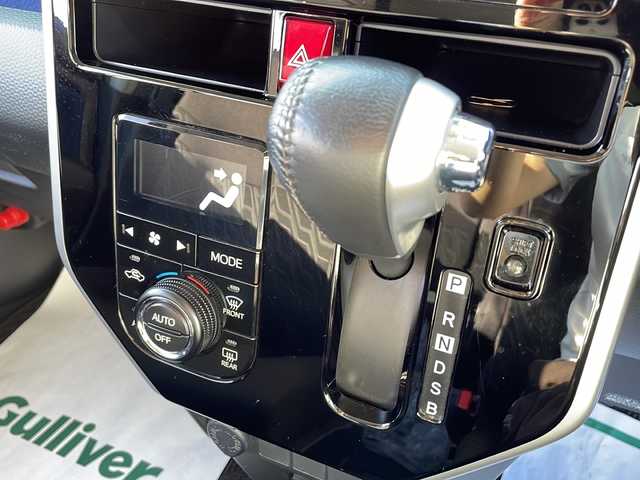 トヨタ ルーミー カスタムG S 岩手県 2017(平29)年 5.1万km ブラックマイカメタリック スマートアシスト/社外SDナビ/フルセグTV/バックカメラ/ETC/両側パワースライドドア/寒冷地仕様/純正エンジンスターター/クルーズコントロール/衝突被害軽減ブレーキ/横滑り防止装置/コーナーセンサー/アイドリングストップ/オートライト/LEDヘッドライト/フォグランプ/スマートキー/プッシュスタート/電動格納ミラー/純正14インチAW/社外AW付きスタッドレスタイヤ積込/純正フロアマット/ドアバイザー/禁煙車