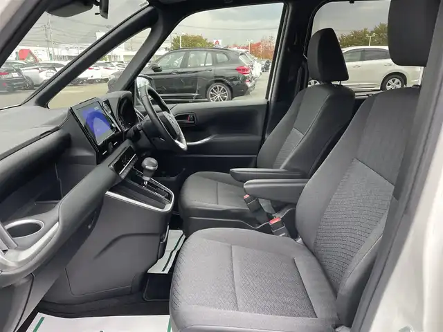 トヨタ ノア S－G 山形県 2022(令4)年 0.8万km ホワイトパールクリスタルシャイン トヨタセーフティセンス/純正メモリナビ/　【フルセグ　Bluetooth　CD　USB　AM・FM】/全周囲カメラ/両側パワースライドドア/レーダークルーズコントロール/LEDオートライト/オートマチックハイビーム/16インチアルミホイール/コーナーセンサー/ステアリングスイッチ/電動格納ウィンカーミラー/ETC2.0/スマートキー/フロアマット