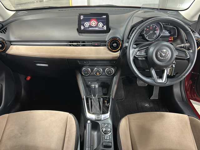 マツダ デミオ 13Sテーラードブラウン 広島県 2017(平29)年 3.7万km ソウルレッドプレミアムメタリック 禁煙車/スマートシティブレーキサポート/ヘッドアップディスプレイ/マツダコネクト/・フルセグ/CD/DVD/Bluetooth/ステアリングスイッチ/革巻きステアリング/オートライト/シートヒーター/トノカバー/社外15インチアルミホイール車載（スタッドレス）