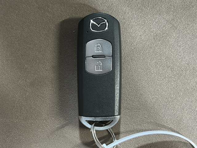 マツダ デミオ 13Sテーラードブラウン 広島県 2017(平29)年 3.7万km ソウルレッドプレミアムメタリック 禁煙車/スマートシティブレーキサポート/ヘッドアップディスプレイ/マツダコネクト/・フルセグ/CD/DVD/Bluetooth/ステアリングスイッチ/革巻きステアリング/オートライト/シートヒーター/トノカバー/社外15インチアルミホイール車載（スタッドレス）