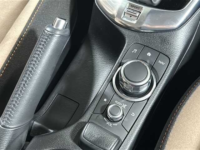 マツダ デミオ 13Sテーラードブラウン 広島県 2017(平29)年 3.7万km ソウルレッドプレミアムメタリック 禁煙車/スマートシティブレーキサポート/ヘッドアップディスプレイ/マツダコネクト/・フルセグ/CD/DVD/Bluetooth/ステアリングスイッチ/革巻きステアリング/オートライト/シートヒーター/トノカバー/社外15インチアルミホイール車載（スタッドレス）