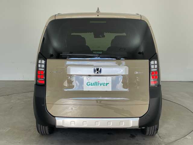 ホンダ フリード ハイブリット e:HEV クロスター 兵庫県 2025(令7)年 0.1千km ベージュ ・登録済未使用車/・衝突軽減ブレーキ/・路外逸脱抑制機能/・踏み間違い衝突軽減システム/・オートハイビーム/・アダプティブクルーズコントロール/・コーナーセンサー/・先行車発進告知/・BSM/・純正9インチナビ＆フルセグ＆BT＆USB/・バックカメラ/・両側パワースライドドア/・ハーフレザーシート/・前席シートヒーター/・LEDヘッドライト/・フォグ/・オートライト/・スマートキー/・スペアキー/・プッシュスタート/・2列目サーキュレーター/・2列目サンシェード