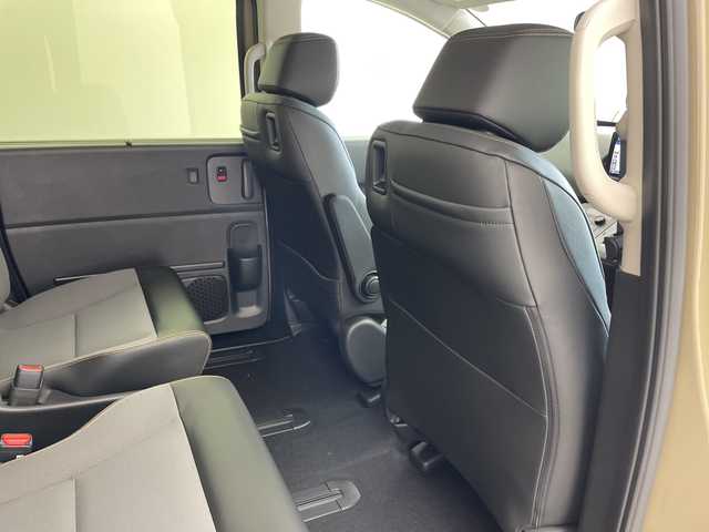 ホンダ フリード ハイブリット e:HEV クロスター 兵庫県 2025(令7)年 0.1千km ベージュ ・登録済未使用車/・衝突軽減ブレーキ/・路外逸脱抑制機能/・踏み間違い衝突軽減システム/・オートハイビーム/・アダプティブクルーズコントロール/・コーナーセンサー/・先行車発進告知/・BSM/・純正9インチナビ＆フルセグ＆BT＆USB/・バックカメラ/・両側パワースライドドア/・ハーフレザーシート/・前席シートヒーター/・LEDヘッドライト/・フォグ/・オートライト/・スマートキー/・スペアキー/・プッシュスタート/・2列目サーキュレーター/・2列目サンシェード