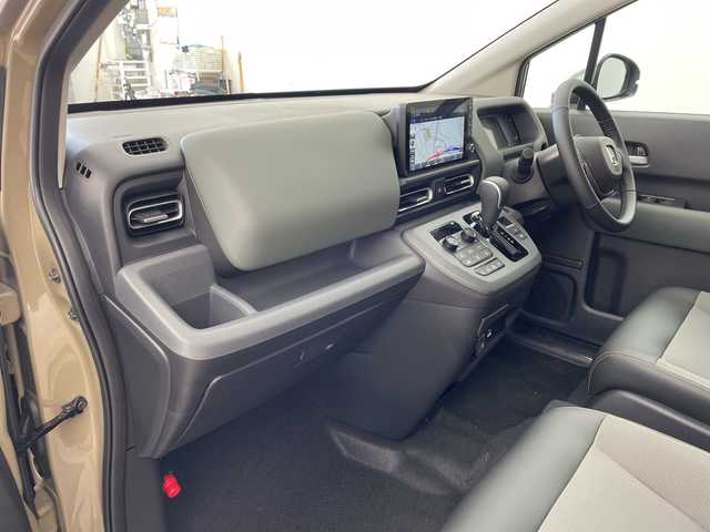 ホンダ フリード ハイブリット e:HEV クロスター 兵庫県 2025(令7)年 0.1千km ベージュ ・登録済未使用車/・衝突軽減ブレーキ/・路外逸脱抑制機能/・踏み間違い衝突軽減システム/・オートハイビーム/・アダプティブクルーズコントロール/・コーナーセンサー/・先行車発進告知/・BSM/・純正9インチナビ＆フルセグ＆BT＆USB/・バックカメラ/・両側パワースライドドア/・ハーフレザーシート/・前席シートヒーター/・LEDヘッドライト/・フォグ/・オートライト/・スマートキー/・スペアキー/・プッシュスタート/・2列目サーキュレーター/・2列目サンシェード