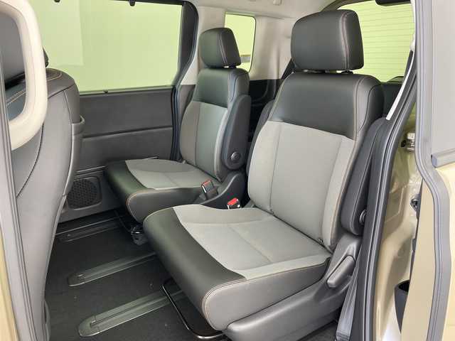 ホンダ フリード ハイブリット e:HEV クロスター 兵庫県 2025(令7)年 0.1千km ベージュ ・登録済未使用車/・衝突軽減ブレーキ/・路外逸脱抑制機能/・踏み間違い衝突軽減システム/・オートハイビーム/・アダプティブクルーズコントロール/・コーナーセンサー/・先行車発進告知/・BSM/・純正9インチナビ＆フルセグ＆BT＆USB/・バックカメラ/・両側パワースライドドア/・ハーフレザーシート/・前席シートヒーター/・LEDヘッドライト/・フォグ/・オートライト/・スマートキー/・スペアキー/・プッシュスタート/・2列目サーキュレーター/・2列目サンシェード