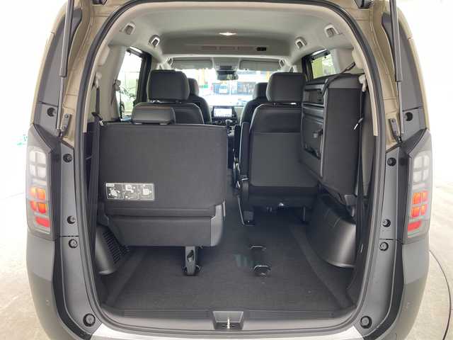 ホンダ フリード ハイブリット e:HEV クロスター 兵庫県 2025(令7)年 0.1千km ベージュ ・登録済未使用車/・衝突軽減ブレーキ/・路外逸脱抑制機能/・踏み間違い衝突軽減システム/・オートハイビーム/・アダプティブクルーズコントロール/・コーナーセンサー/・先行車発進告知/・BSM/・純正9インチナビ＆フルセグ＆BT＆USB/・バックカメラ/・両側パワースライドドア/・ハーフレザーシート/・前席シートヒーター/・LEDヘッドライト/・フォグ/・オートライト/・スマートキー/・スペアキー/・プッシュスタート/・2列目サーキュレーター/・2列目サンシェード