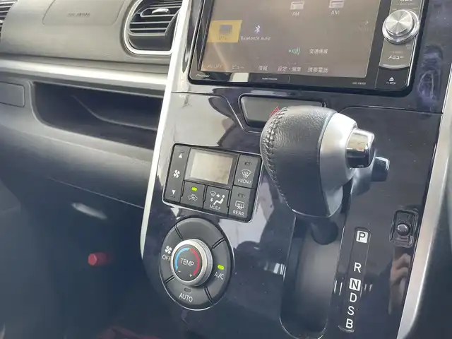 ダイハツ タント カスタム RS トップED SA Ⅲ 富山県 2017(平29)年 8.7万km パールホワイトⅢ (株)IDOMが運営する【じしゃロン富山店】の自社ローン専用車両になります。こちらは現金またはオートローンご利用時の価格です。自社ローンご希望の方は別途その旨お申し付け下さい/社外ナビ/ETC/両側パワースライドドア/運転席シートヒーター/プッシュスタート