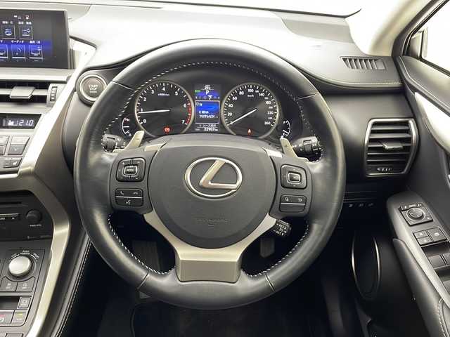 レクサス ＮＸ 200t Iパッケージ 千葉県 2016(平28)年 2.3万km ソニッククォーツ 禁煙車/純正ナビ(ＢＴ/ＣＤ/ＤＶＤ/ＳＤ/フルセグＴＶ)/クルーズコントロール　/サンルーフ　/３眼ＬＥＤヘッドライト　/アダプティブハイビームシステム/パワーイージーアクセスシステム/ステアリングヒーター/パーキングアシスト/メモリーシート(D席)/パワーシート(DN席)/パドルシフト　/シートヒーター(DN席)/レザーシート/前後ドライブレコーダー/バックカメラ　/サイドカメラ/コーナーセンサー(前後)/プッシュスタート/スマートキー/ドアバイザー/純正フロアマット/純正18インチAW/ETC
