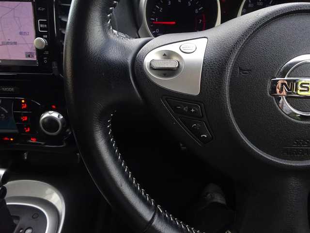 日産 ジューク 15RX Vアーバンセレクション 静岡県 2017(平29)年 10万km スーパーブラック ワンオーナー/禁煙車/アラウンドビューモニター&ディスプレイ付自動防眩付ルームミラー/オリジナルナビ付きパッケージ/純正SDナビ/（CD/DVD/BT/SD/Music STOCKER/フルセグTV)/スマートキー・プッシュスタート/HIDヘッドライト/ステアリングスイッチ/オートライト/電動格納ミラー/ETC/社外前後ドライブレコーダー/アイドリングストップ/純正フロアマット・バイザー/保証書・取扱説明書