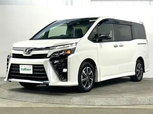 トヨタ ヴォクシー ZS 煌 大阪府 2018(平30)年 2.7万km ホワイトパールクリスタルシャイン ALPINEナビ(フルセグ/DVD再生/Bluetooth) バックカメラ ETC 両側パワースライドドア 衝突軽減 クルコン コーナーセンサー トヨタセーフティセンス ドラレコ リアオートエアコン