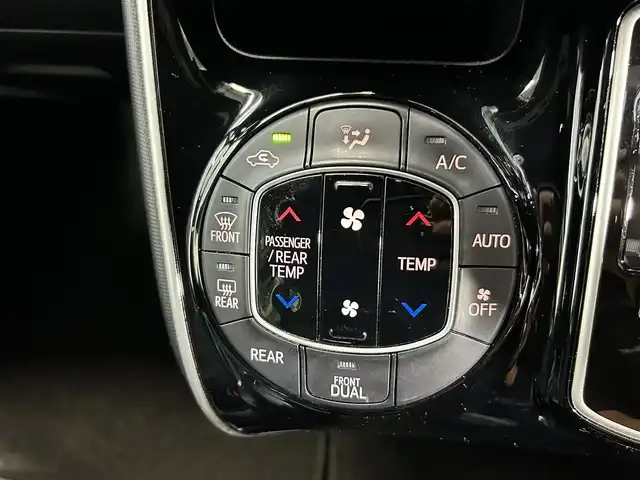トヨタ ヴォクシー ZS 煌 大阪府 2018(平30)年 2.7万km ホワイトパールクリスタルシャイン ALPINEナビ(フルセグ/DVD再生/Bluetooth) バックカメラ ETC 両側パワースライドドア 衝突軽減 クルコン コーナーセンサー トヨタセーフティセンス ドラレコ リアオートエアコン