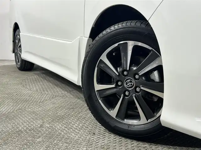 トヨタ ヴォクシー ZS 煌 大阪府 2018(平30)年 2.7万km ホワイトパールクリスタルシャイン ALPINEナビ(フルセグ/DVD再生/Bluetooth) バックカメラ ETC 両側パワースライドドア 衝突軽減 クルコン コーナーセンサー トヨタセーフティセンス ドラレコ リアオートエアコン