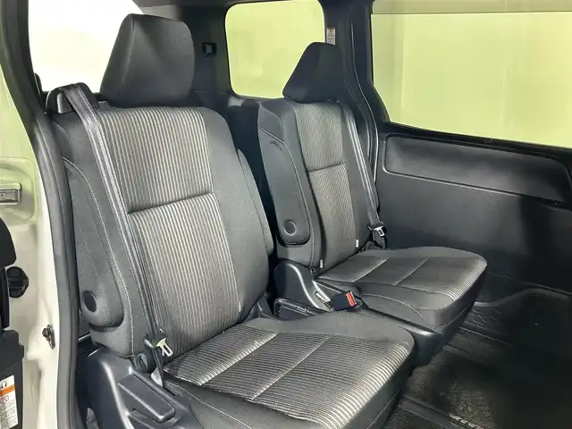 トヨタ ヴォクシー ZS 煌 大阪府 2018(平30)年 2.7万km ホワイトパールクリスタルシャイン ALPINEナビ(フルセグ/DVD再生/Bluetooth) バックカメラ ETC 両側パワースライドドア 衝突軽減 クルコン コーナーセンサー トヨタセーフティセンス ドラレコ リアオートエアコン