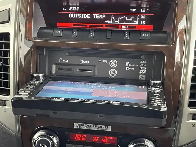 三菱 パジェロ ロング スーパーエクシード 道央・札幌 2019(令1)年 6万km ウォームホワイトパール ・４WD/・寒冷地仕様/・純正SDナビ/・CD／DVD／Bluetooth／フルセグ/・バックカメラ/・ロックフォードサウンド/・ビルトインETC/・前後ドライブレコーダー/・クルーズコントロール/・盗難防止装置/・横滑り防止装置/・トラクションコントロール/・レインセンサー/・本革巻きウッド調ステアリング/・チャイルドシート固定機能付きシートベルト/・レザーシート/・前席シートヒーター/・前席パワーシート/・HIDヘッドライト/・フォグランプ（フロント・リア）/・リモコンキー
