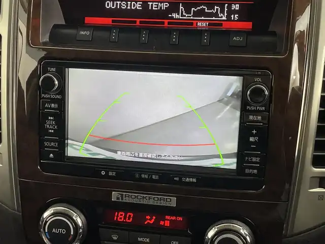 三菱 パジェロ ロング スーパーエクシード 道央・札幌 2019(令1)年 6万km ウォームホワイトパール ・４WD/・寒冷地仕様/・純正SDナビ/・CD／DVD／Bluetooth／フルセグ/・バックカメラ/・ロックフォードサウンド/・ビルトインETC/・前後ドライブレコーダー/・クルーズコントロール/・盗難防止装置/・横滑り防止装置/・トラクションコントロール/・レインセンサー/・本革巻きウッド調ステアリング/・チャイルドシート固定機能付きシートベルト/・レザーシート/・前席シートヒーター/・前席パワーシート/・HIDヘッドライト/・フォグランプ（フロント・リア）/・リモコンキー