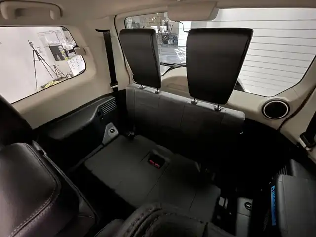三菱 パジェロ ロング スーパーエクシード 道央・札幌 2019(令1)年 6万km ウォームホワイトパール ・４WD/・寒冷地仕様/・純正SDナビ/・CD／DVD／Bluetooth／フルセグ/・バックカメラ/・ロックフォードサウンド/・ビルトインETC/・前後ドライブレコーダー/・クルーズコントロール/・盗難防止装置/・横滑り防止装置/・トラクションコントロール/・レインセンサー/・本革巻きウッド調ステアリング/・チャイルドシート固定機能付きシートベルト/・レザーシート/・前席シートヒーター/・前席パワーシート/・HIDヘッドライト/・フォグランプ（フロント・リア）/・リモコンキー