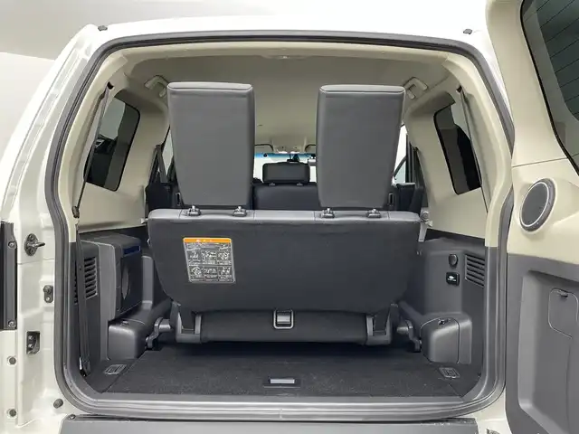 三菱 パジェロ ロング スーパーエクシード 道央・札幌 2019(令1)年 6万km ウォームホワイトパール ・４WD/・寒冷地仕様/・純正SDナビ/・CD／DVD／Bluetooth／フルセグ/・バックカメラ/・ロックフォードサウンド/・ビルトインETC/・前後ドライブレコーダー/・クルーズコントロール/・盗難防止装置/・横滑り防止装置/・トラクションコントロール/・レインセンサー/・本革巻きウッド調ステアリング/・チャイルドシート固定機能付きシートベルト/・レザーシート/・前席シートヒーター/・前席パワーシート/・HIDヘッドライト/・フォグランプ（フロント・リア）/・リモコンキー