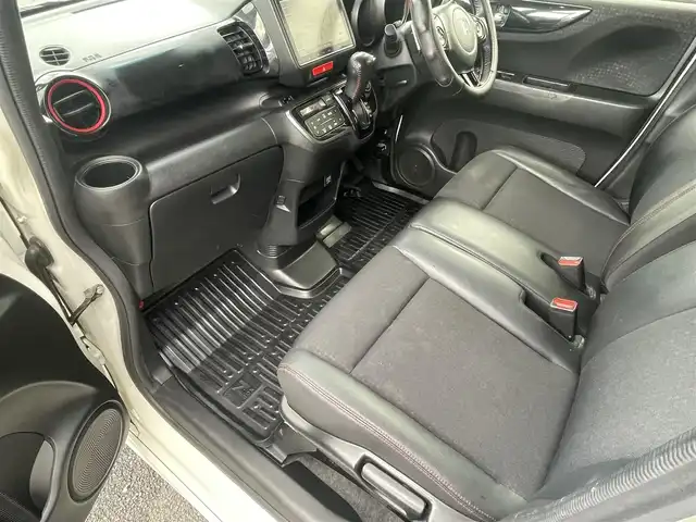 ホンダ Ｎ ＢＯＸ 2トーン カスタム G ターボLパッケージ 福岡県 2015(平27)年 8.6万km プレミアムホワイトパールⅡ (株)IDOMが運営する【じしゃロン八幡西店】の自社ローン専用車両になります。こちらは現金またはオートローンご利用時の価格です。自社ローンご希望の方は別途その旨お申付けください/純正SDナビ【VXM-165VFEi】/　（純正SDナビ・Bluetooth・DVD・CD・AM/FM)/バックカメラ/ステアリングスイッチ/ETC/クルーズコントロール/シティブレーキアクティブシステム/横滑り防止装置/両側パワースライドドア/ハーフレザーシート/電動格納ウィンカーミラー/ISOFIX/オートライト/純正HIDヘッドライト/純正フロアマット/純正15インチアルミホイール