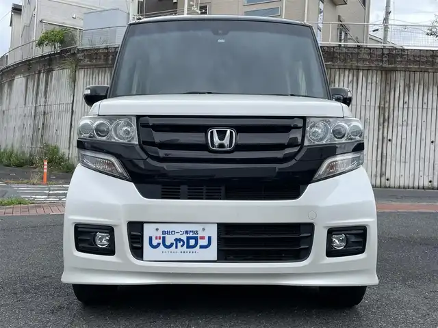 ホンダ Ｎ ＢＯＸ 2トーン カスタム G ターボLパッケージ 福岡県 2015(平27)年 8.6万km プレミアムホワイトパールⅡ (株)IDOMが運営する【じしゃロン八幡西店】の自社ローン専用車両になります。こちらは現金またはオートローンご利用時の価格です。自社ローンご希望の方は別途その旨お申付けください/純正SDナビ【VXM-165VFEi】/　（純正SDナビ・Bluetooth・DVD・CD・AM/FM)/バックカメラ/ステアリングスイッチ/ETC/クルーズコントロール/シティブレーキアクティブシステム/横滑り防止装置/両側パワースライドドア/ハーフレザーシート/電動格納ウィンカーミラー/ISOFIX/オートライト/純正HIDヘッドライト/純正フロアマット/純正15インチアルミホイール