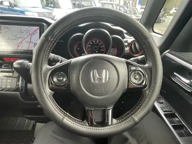 ホンダ Ｎ ＢＯＸ 2トーン カスタム G ターボLパッケージ 福岡県 2015(平27)年 8.6万km プレミアムホワイトパールⅡ (株)IDOMが運営する【じしゃロン八幡西店】の自社ローン専用車両になります。こちらは現金またはオートローンご利用時の価格です。自社ローンご希望の方は別途その旨お申付けください/純正SDナビ【VXM-165VFEi】/　（純正SDナビ・Bluetooth・DVD・CD・AM/FM)/バックカメラ/ステアリングスイッチ/ETC/クルーズコントロール/シティブレーキアクティブシステム/横滑り防止装置/両側パワースライドドア/ハーフレザーシート/電動格納ウィンカーミラー/ISOFIX/オートライト/純正HIDヘッドライト/純正フロアマット/純正15インチアルミホイール