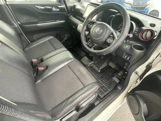 ホンダ Ｎ ＢＯＸ 2トーン カスタム G ターボLパッケージ 福岡県 2015(平27)年 8.6万km プレミアムホワイトパールⅡ (株)IDOMが運営する【じしゃロン八幡西店】の自社ローン専用車両になります。こちらは現金またはオートローンご利用時の価格です。自社ローンご希望の方は別途その旨お申付けください/純正SDナビ【VXM-165VFEi】/　（純正SDナビ・Bluetooth・DVD・CD・AM/FM)/バックカメラ/ステアリングスイッチ/ETC/クルーズコントロール/シティブレーキアクティブシステム/横滑り防止装置/両側パワースライドドア/ハーフレザーシート/電動格納ウィンカーミラー/ISOFIX/オートライト/純正HIDヘッドライト/純正フロアマット/純正15インチアルミホイール