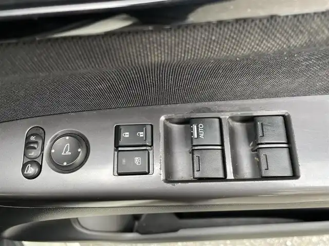 ホンダ Ｎ ＢＯＸ 2トーン カスタム G ターボLパッケージ 福岡県 2015(平27)年 8.6万km プレミアムホワイトパールⅡ (株)IDOMが運営する【じしゃロン八幡西店】の自社ローン専用車両になります。こちらは現金またはオートローンご利用時の価格です。自社ローンご希望の方は別途その旨お申付けください/純正SDナビ【VXM-165VFEi】/　（純正SDナビ・Bluetooth・DVD・CD・AM/FM)/バックカメラ/ステアリングスイッチ/ETC/クルーズコントロール/シティブレーキアクティブシステム/横滑り防止装置/両側パワースライドドア/ハーフレザーシート/電動格納ウィンカーミラー/ISOFIX/オートライト/純正HIDヘッドライト/純正フロアマット/純正15インチアルミホイール