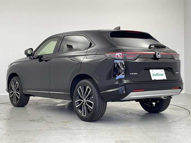ホンダ ヴェゼル ハイブリッド e:HEV Z 茨城県 2025(令7)年 0.1千km クリスタルブラックパール 登録済未使用車/純正ディスプレイオーディオ/ナビキット有/フルセグ再生可/バックモニター/電動リアゲート/ステアリングヒーター/ワイヤレス充電器/Honda SENSING/・衝突軽減ブレーキ/・誤発進抑制機能/・後方誤発進抑制機能/・路外逸脱抑制機能/・渋滞追従機能付アダプティブクルーズコントロール/・車線維持支援システム/・トラフィックジャムアシスト/・先行車発進お知らせ機能、/・標識認識機能/・オートハイビーム/・パーキングセンサーシステム/・ブラインドスポットモニター/LEDヘッドライト/純正18インチAW/純正ビルトインETC2.0