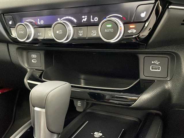 ホンダ ヴェゼル ハイブリッド e:HEV Z 茨城県 2025(令7)年 0.1千km クリスタルブラックパール 登録済未使用車/純正ディスプレイオーディオ/ナビキット有/フルセグ再生可/バックモニター/電動リアゲート/ステアリングヒーター/ワイヤレス充電器/Honda SENSING/・衝突軽減ブレーキ/・誤発進抑制機能/・後方誤発進抑制機能/・路外逸脱抑制機能/・渋滞追従機能付アダプティブクルーズコントロール/・車線維持支援システム/・トラフィックジャムアシスト/・先行車発進お知らせ機能、/・標識認識機能/・オートハイビーム/・パーキングセンサーシステム/・ブラインドスポットモニター/LEDヘッドライト/純正18インチAW/純正ビルトインETC2.0