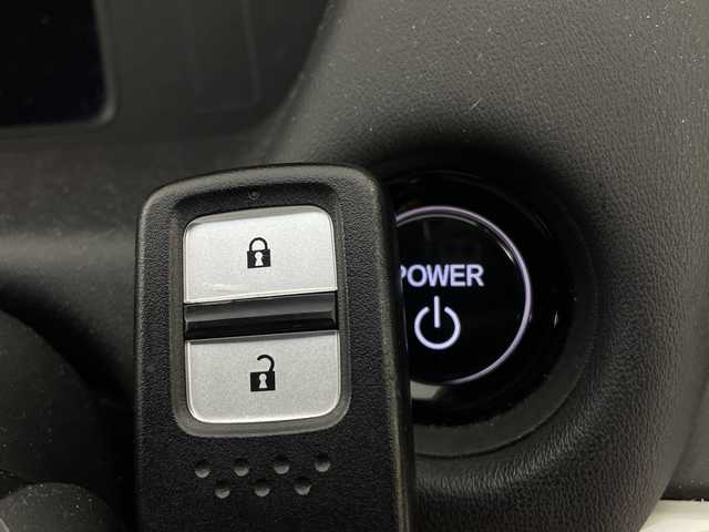 ホンダ フィット e:HEVホーム 新潟県 2020(令2)年 3.6万km ライトブルー 純正ナビ/　　フルセグ/CD/DVD/BT/バックカメラ/レーダークルーズ/LEDオートライト/アルミホイール付きスタッドレスタイヤ車載/ステアリングスイッチ/スマートキー/ETC