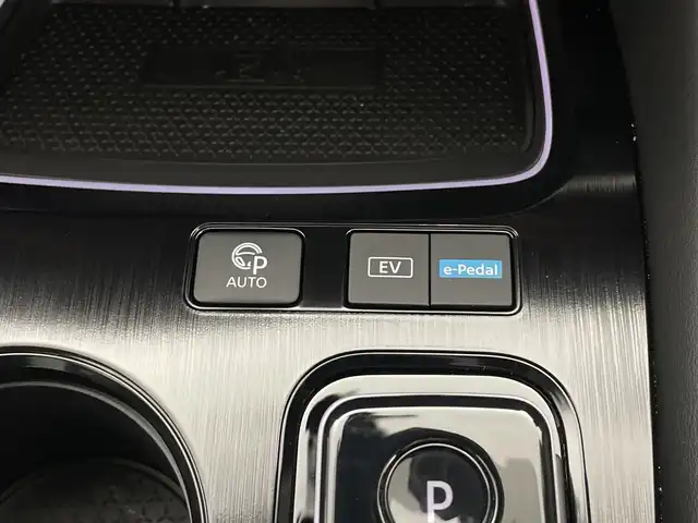 日産 エクストレイル G e－4ORCE 鹿児島県 2024(令6)年 1.4万km ダイヤモンドブラック 純正12.3型ナビ/（フルセグ/Applecarpay/AndroidAuto/Bluetooth)/D/N席パワーシート/D/N席シートヒーター/ステアリングヒーター/BSM/パワーバックドア/プロパイロット/インテリジェンスミラー/前後ドラレコ/ETC/ヘッドアップディスプレイ/パーキングアシスト/レザーシート/電動パーキング/オートブレーキホールド/プッシュスタート/スマートキー/シートメモリ/オートライト/オートハイビーム/前後ソナー