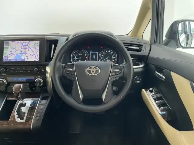 トヨタ アルファード X 愛知県 2020(令2)年 5.8万km ホワイトパールクリスタルシャイン 純正9型ディズプレイオーディオ　ナビ機能あり/両側パワースライドドア/レーダークルーズコントロール/バックカメラ/コーナーセンサー/純正アルミホイール/LEDヘッドライト/リアオートエアコン/レーンキープアシスト/オートマチックハイビーム/ETC/衝突軽減システム/フルセグ/Bluetooth/ステアリングスイッチ/スマートキー/プッシュスタート